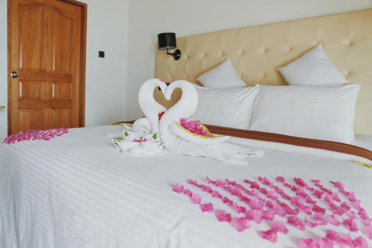 Hotel Club Kaafu Maldives à Dhiffushi Extérieur photo